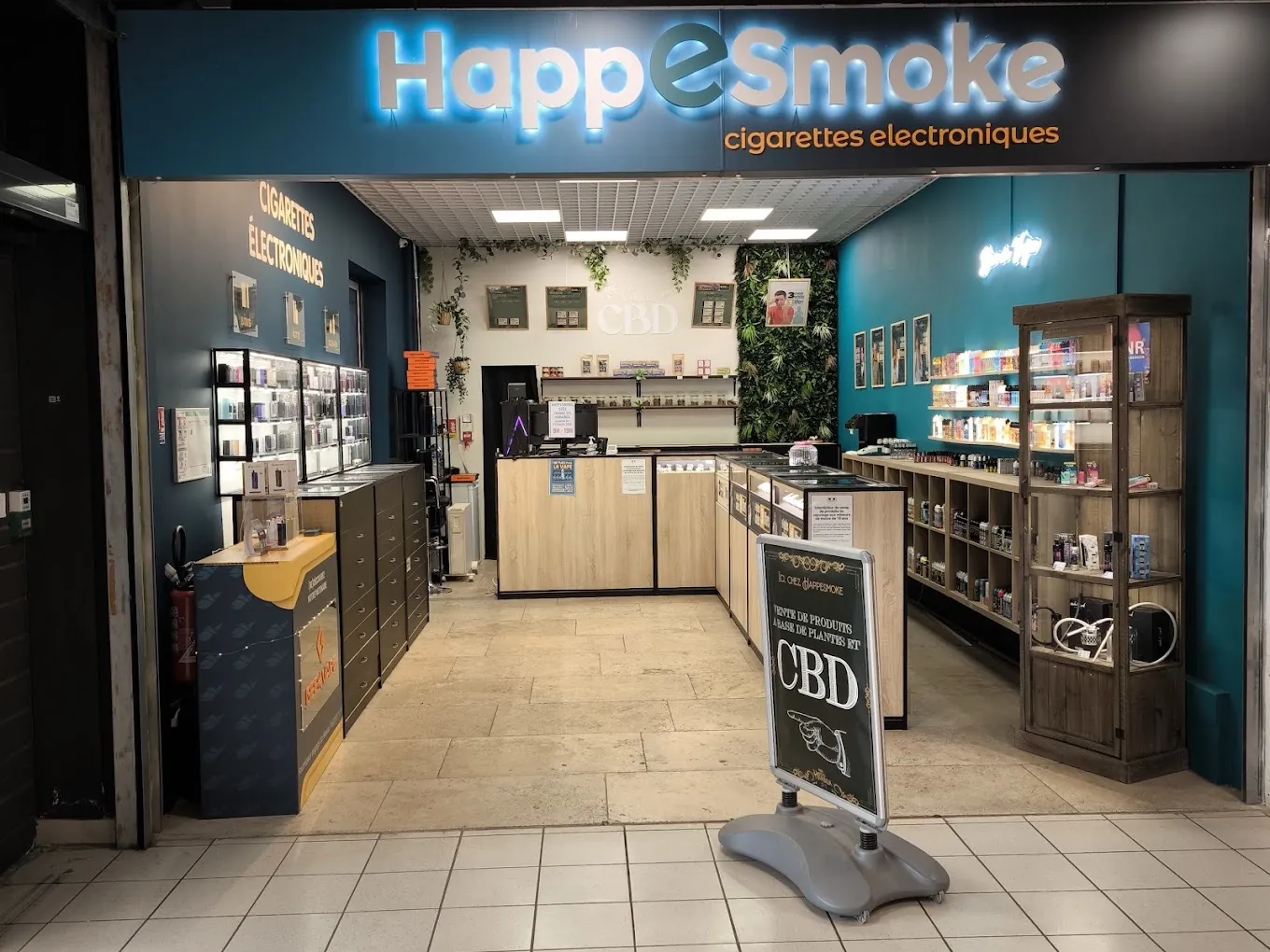 Vitrine du magasin HappeSmoke Uzès